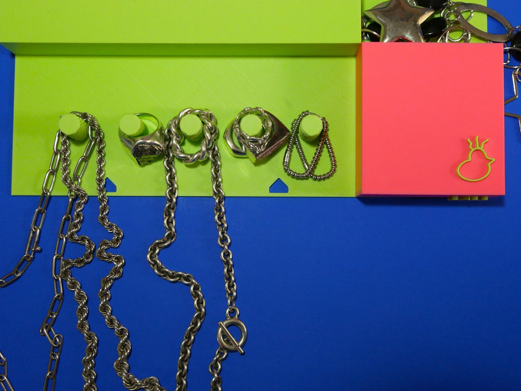 Porte-clés mural KeyNest vert et rose, fabriqué en Suisse