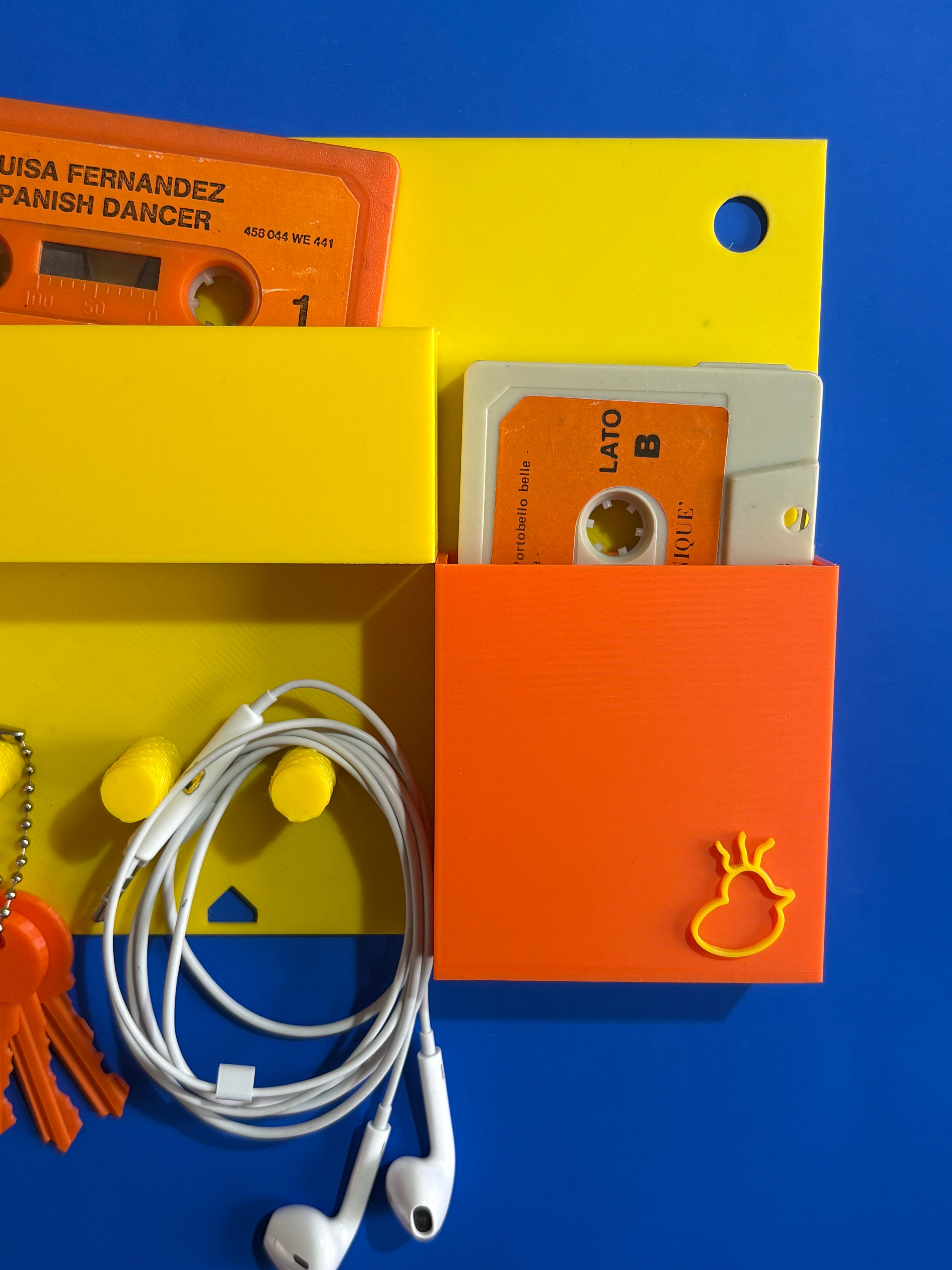 Porte-clés mural KeyNest jaune et orange, imprimé en 3D